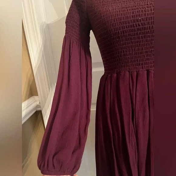 Altar'd State Maroon Red Off the shoulder Smocked Dress. Size small EUC - Picture 8 of 10